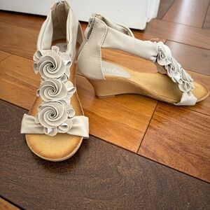 NWT Patrizia Wedge Sandal